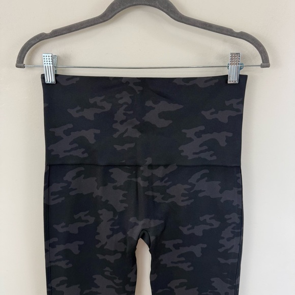 Spanx Black and Gray Camouflage Ecocare Seamless Leggings Size 1X NWT - Picture 7 of 12